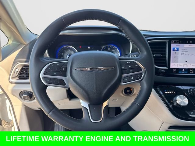 Used 2024 Chrysler Pacifica Touring-L FWD image 28