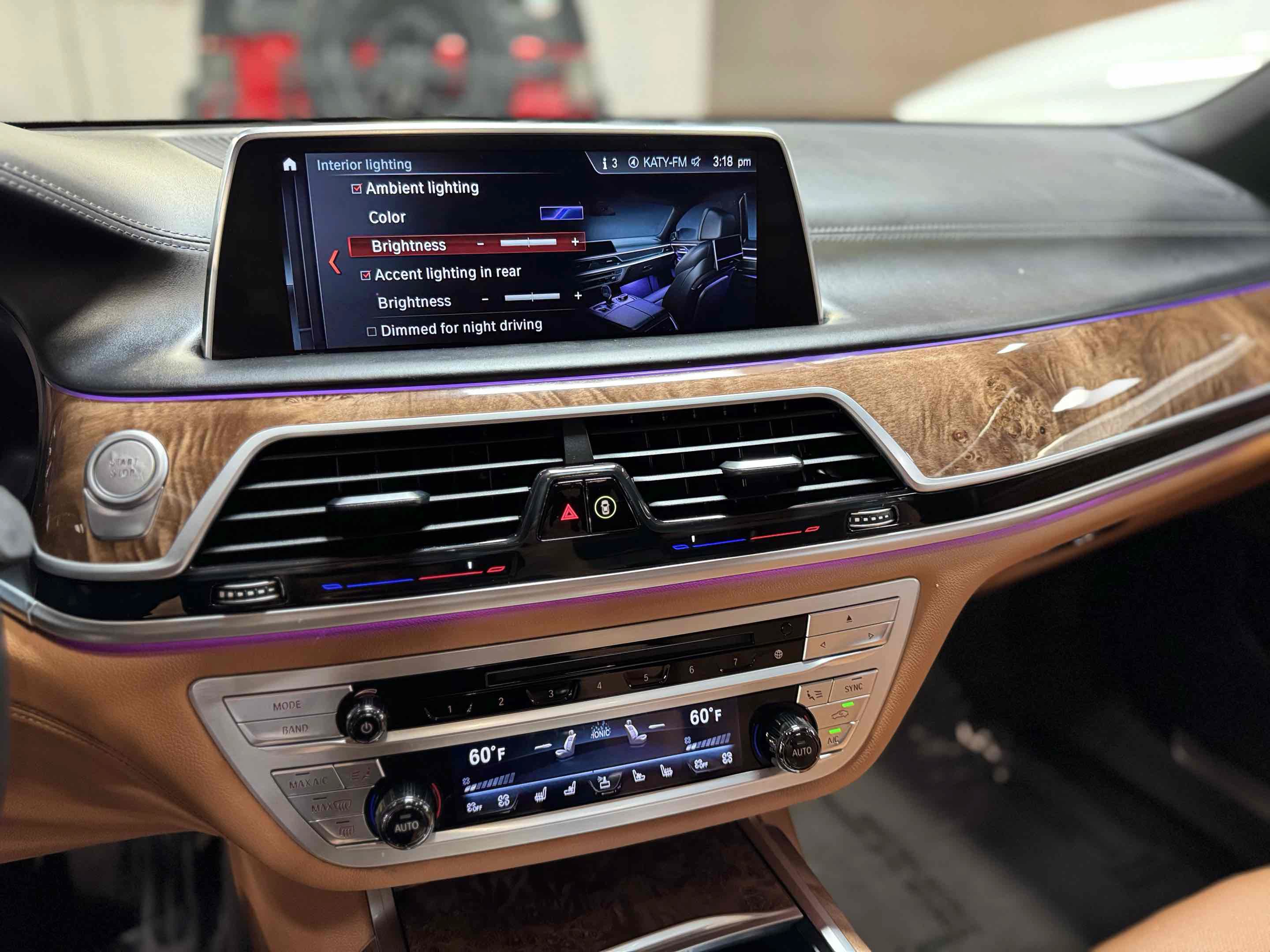 Used 2018 BMW 740e xDrive AWD/4WD image 25