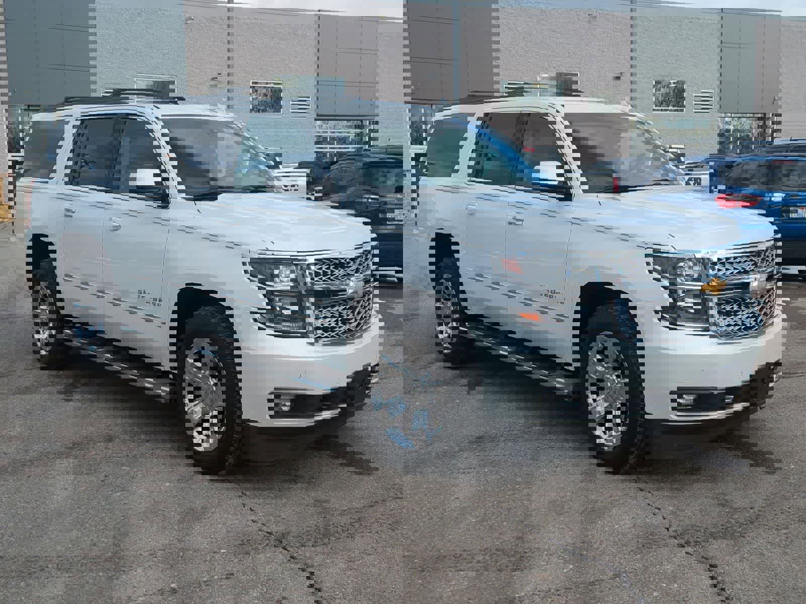 Used 2017 Chevrolet Suburban LT w/ LT Signature Package image 2