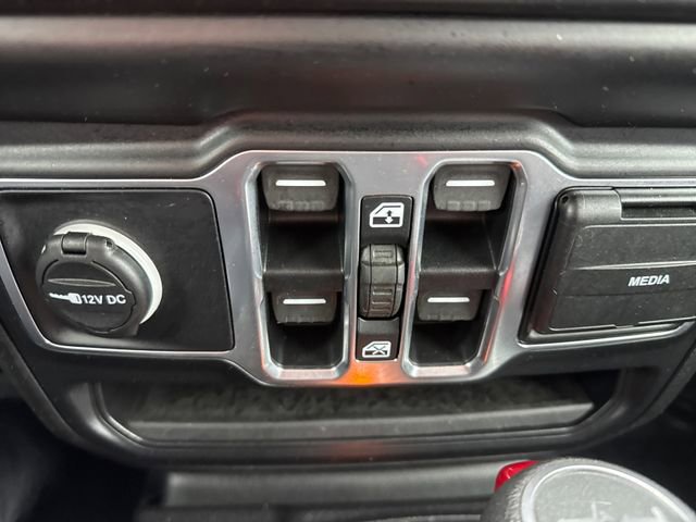 Used 2020 Jeep Wrangler Unlimited Sahara image 25