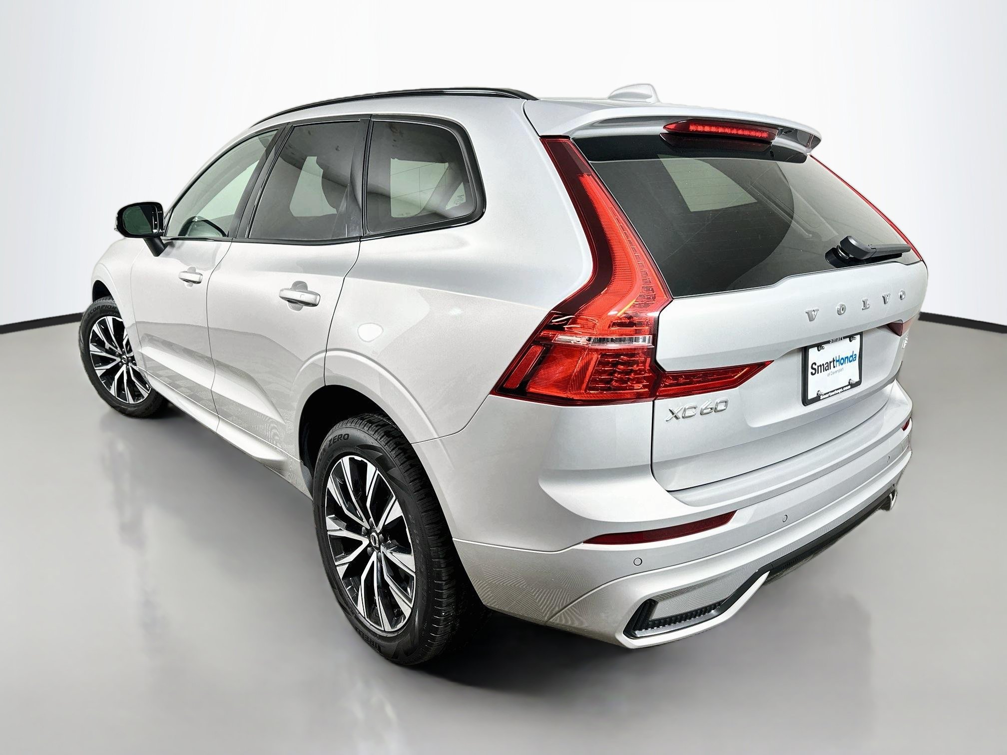 Used 2025 Volvo XC60 B5 Core w/ Climate Package AWD/4WD image 5