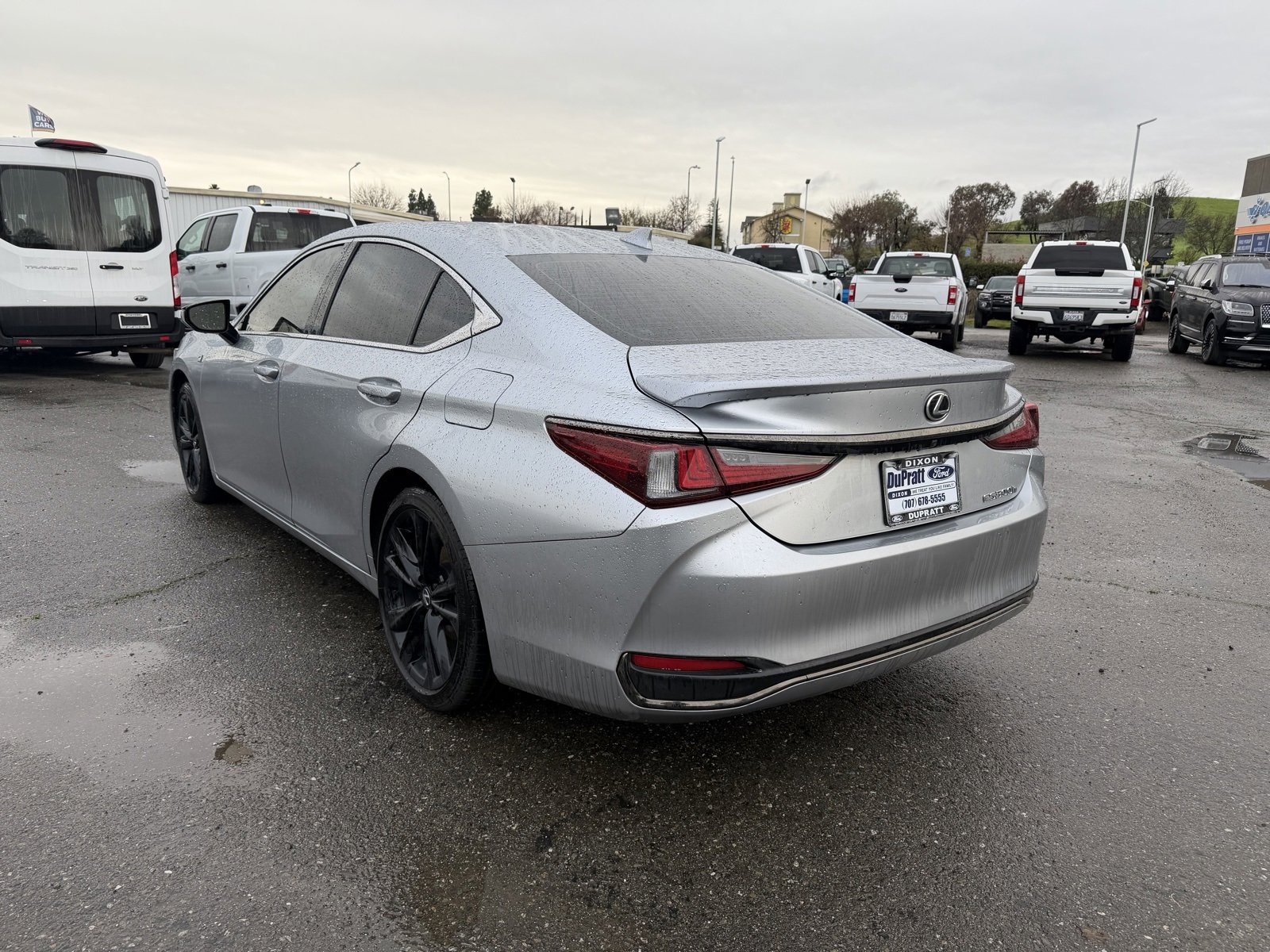 Used 2024 Lexus ES 300h F Sport image 3