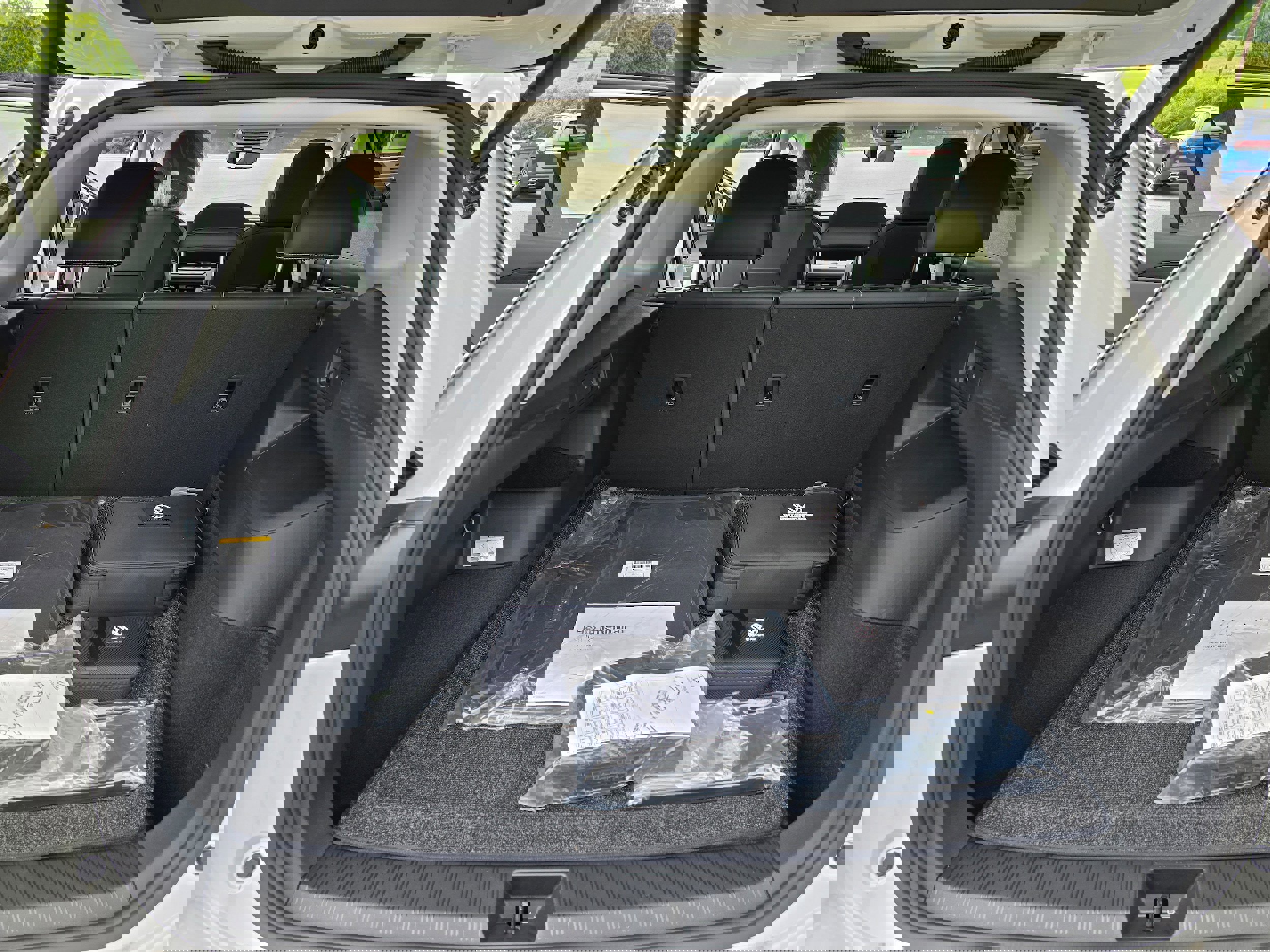 New 2025 Volkswagen Tiguan SE image 12