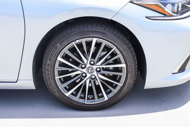 Used 2025 Lexus ES 300h w/ Premium Package FWD image 10