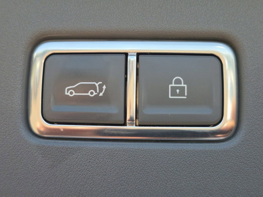 Certified 2024 Kia EV9 Land image 17