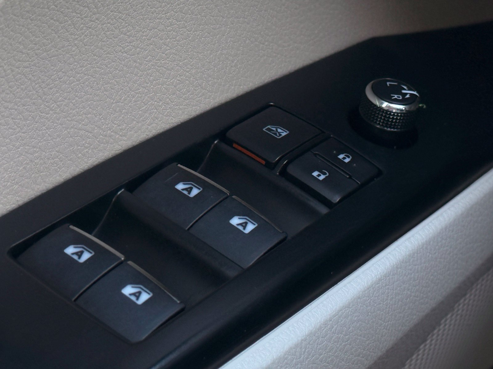 Used 2019 Toyota Camry XLE w/ Carpet Mat Package FWD image 31