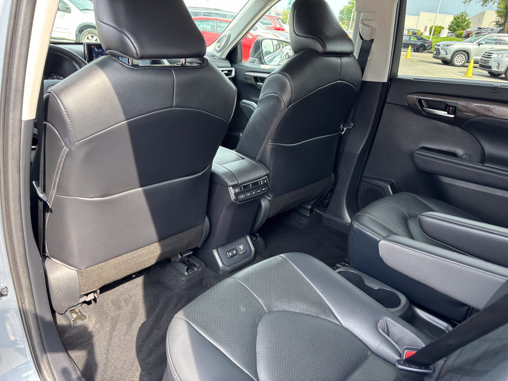 Certified 2021 Toyota Highlander Platinum AWD/4WD image 55
