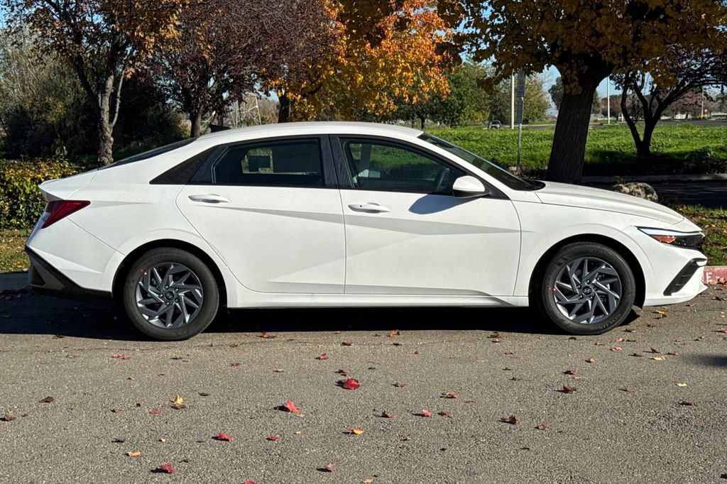New 2026 Hyundai Elantra Blue image 3