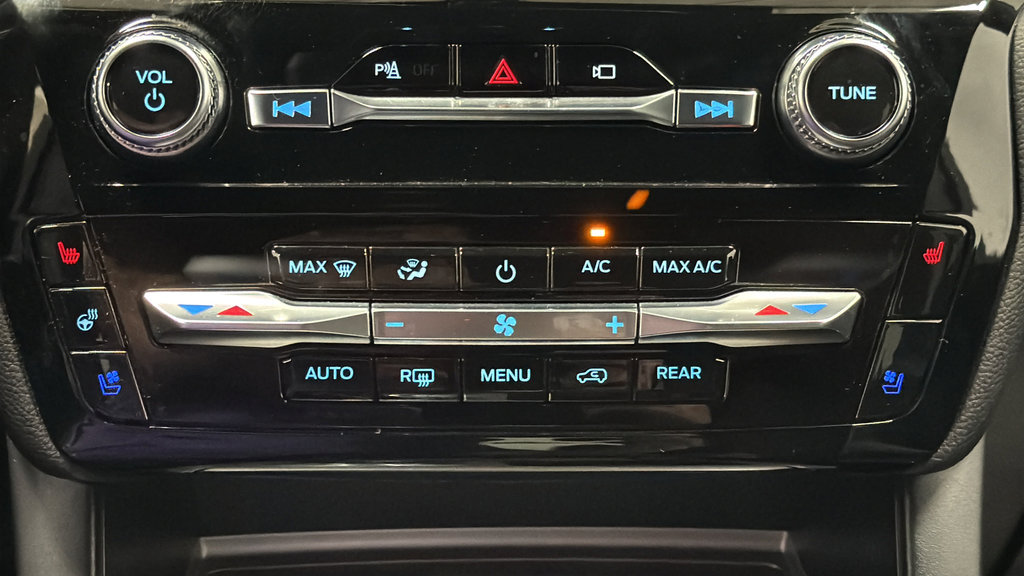 Used 2023 Ford Explorer ST w/ Equipment Group 401A AWD/4WD image 18