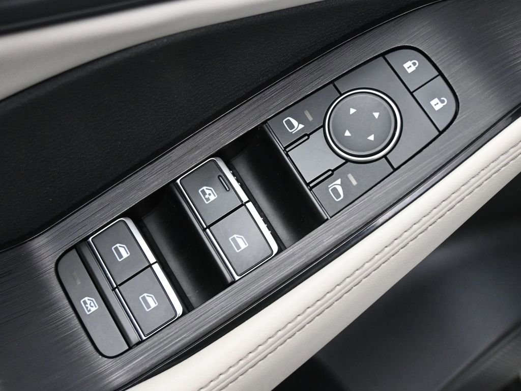 Used 2023 Nissan Rogue SL w/ SL Premium Package image 4