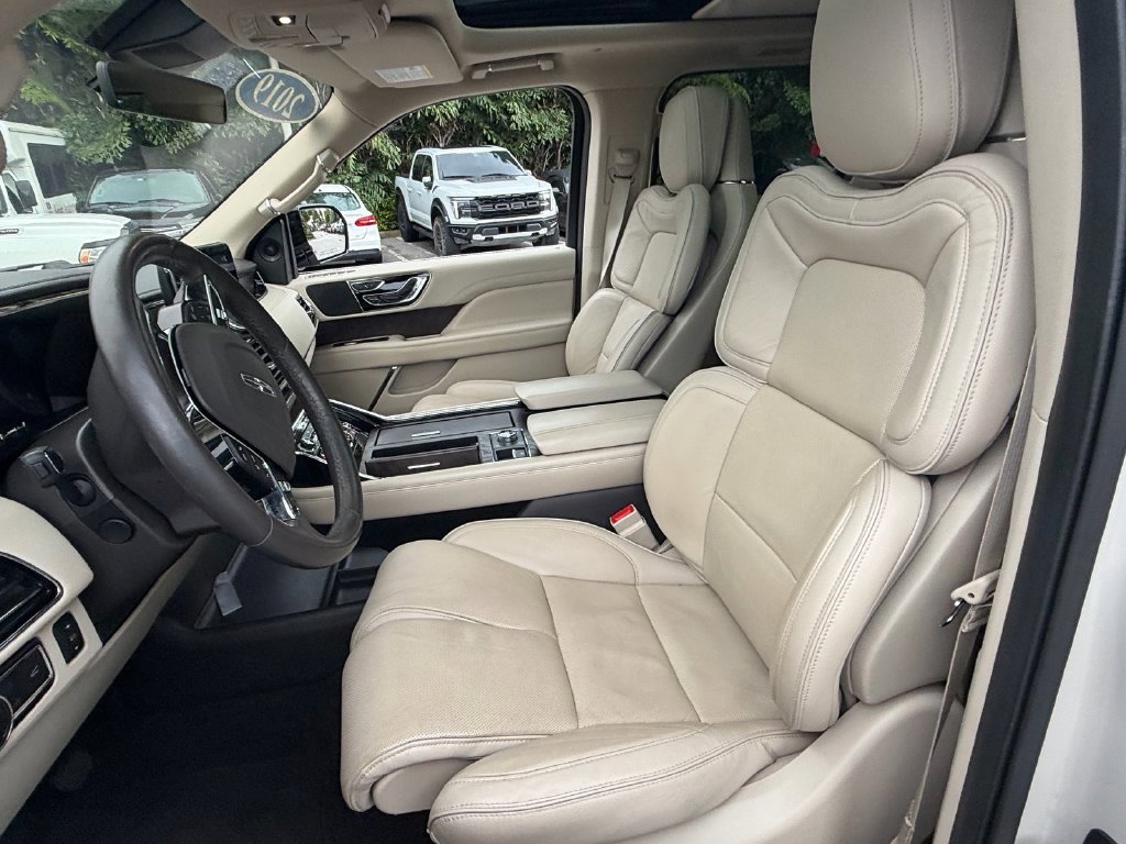 Used 2019 Lincoln Navigator Reserve w/ Cargo Package AWD/4WD image 10