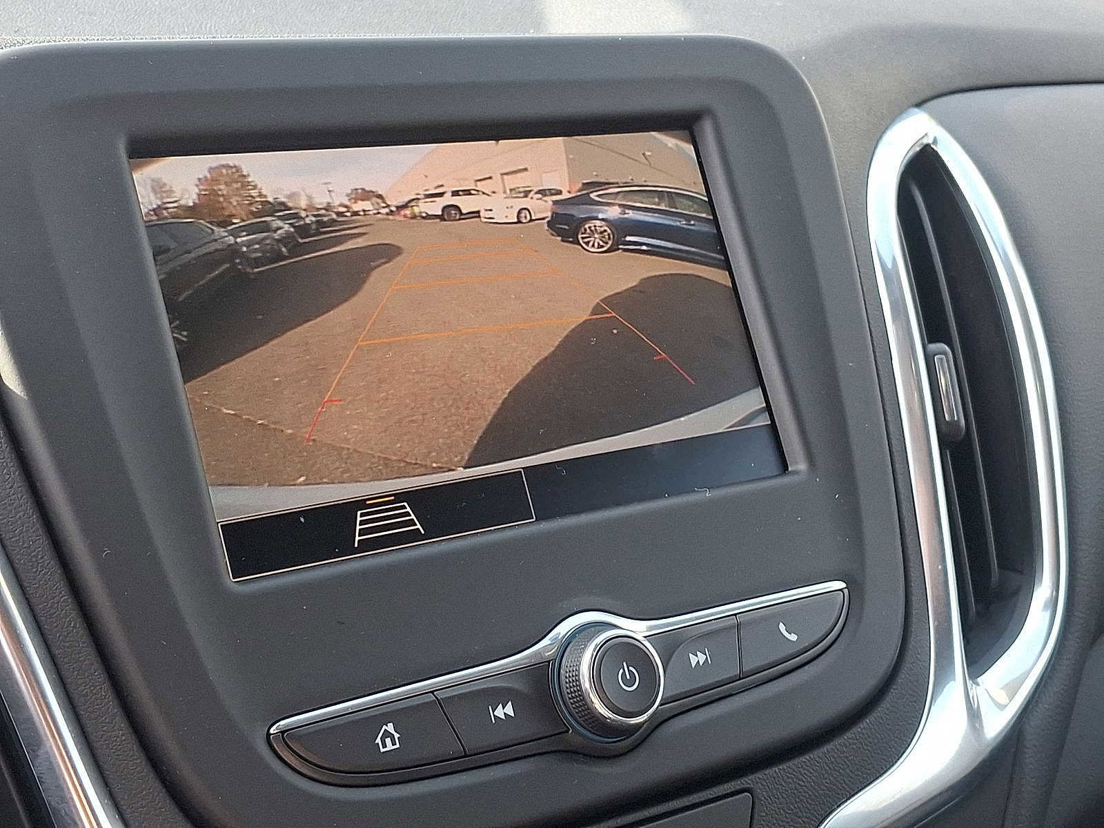 Used 2024 Chevrolet Equinox LT image 14