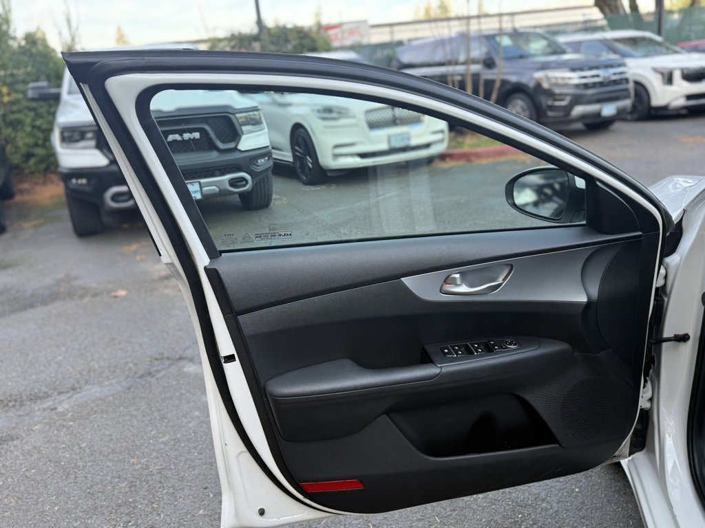 Used 2022 Kia Forte LXS image 21