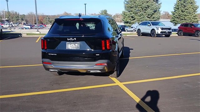 New 2026 Kia Sorento S image 2