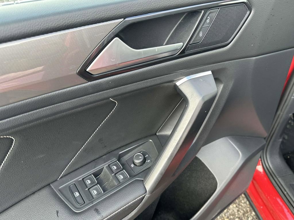 Certified 2023 Volkswagen Tiguan SE w/ Panoramic Sunroof Package image 19