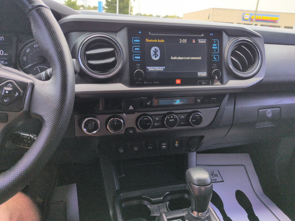Used 2017 Toyota Tacoma TRD Sport AWD/4WD image 17