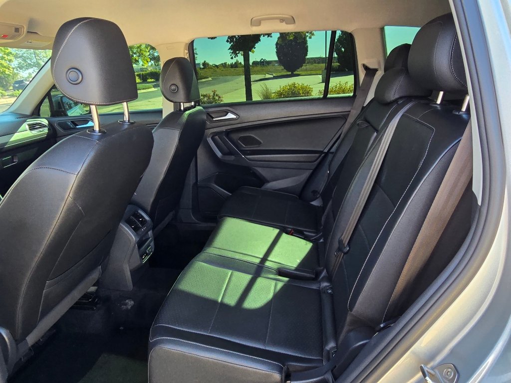 Used 2020 Volkswagen Tiguan SEL AWD/4WD image 16
