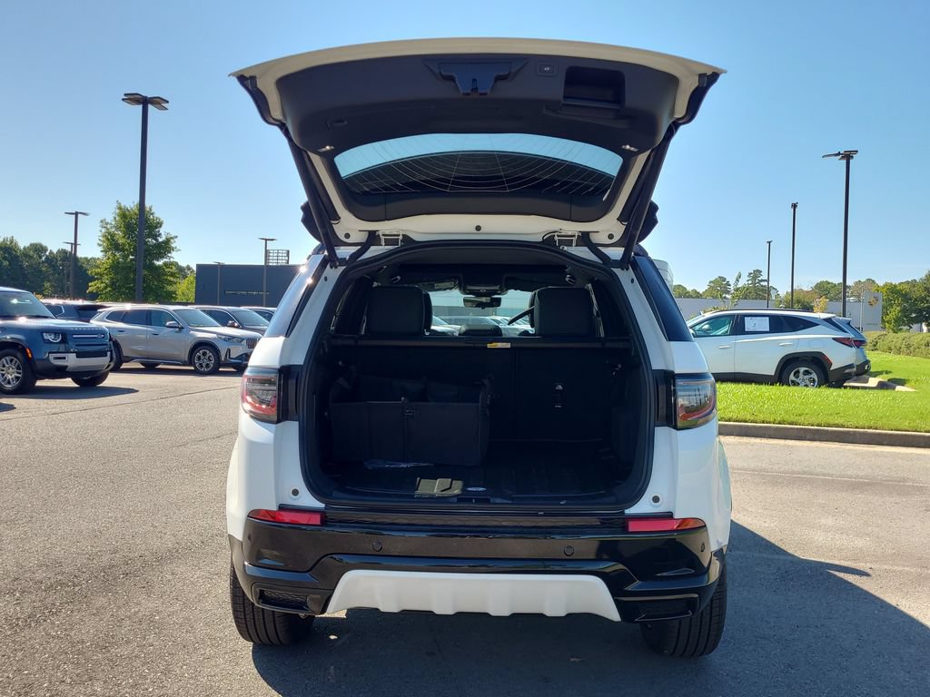 New 2026 Land Rover Discovery Sport Landmark AWD/4WD image 12