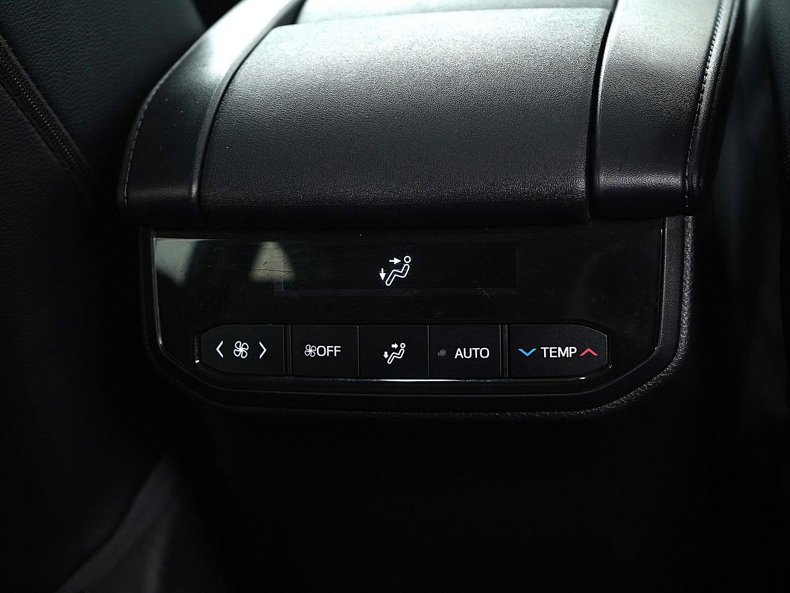 Used 2023 Toyota Highlander XLE image 16