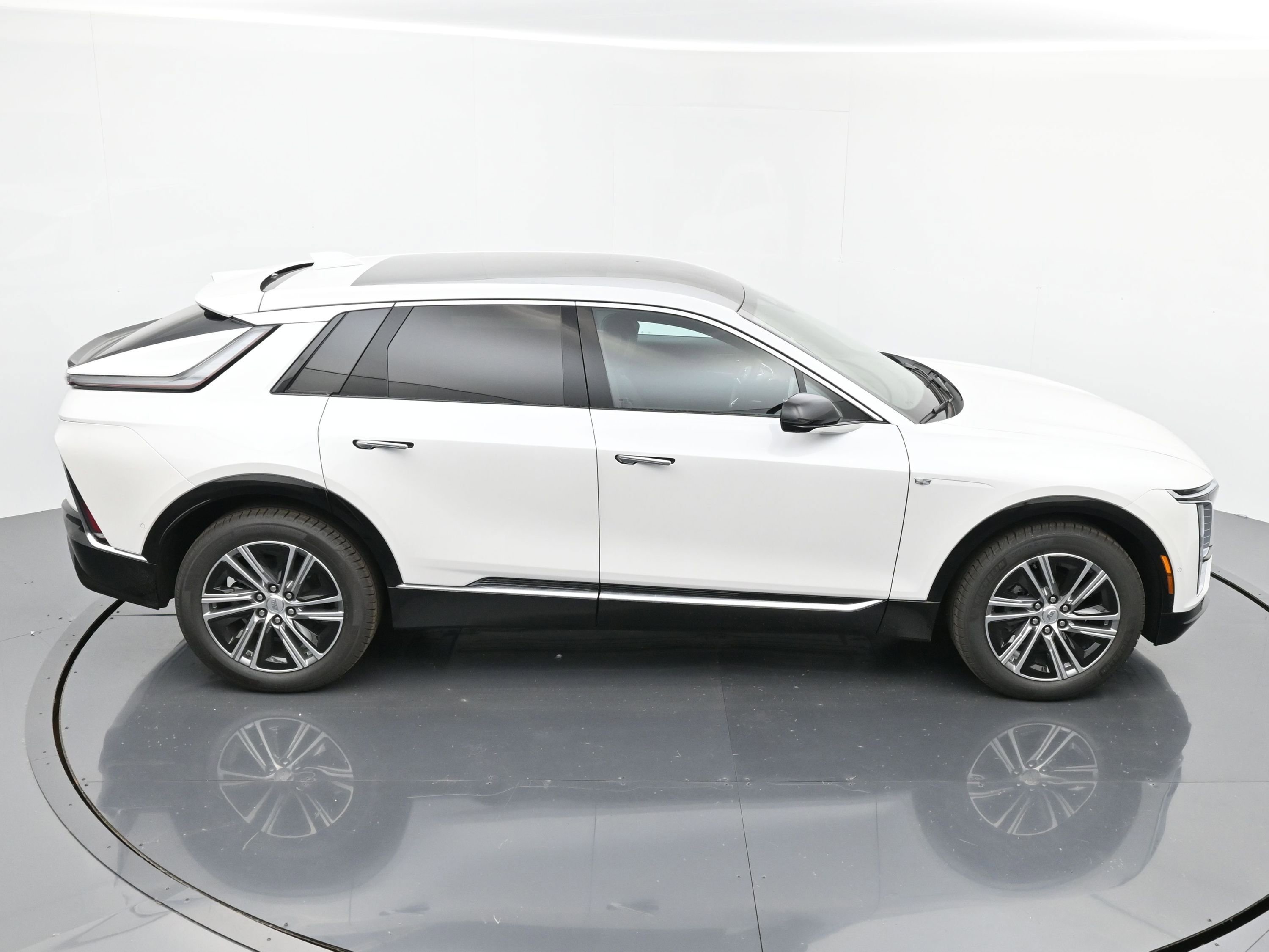 New 2025 Cadillac Lyriq Luxury image 28