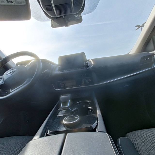 Used 2025 Nissan Rogue SV image 23