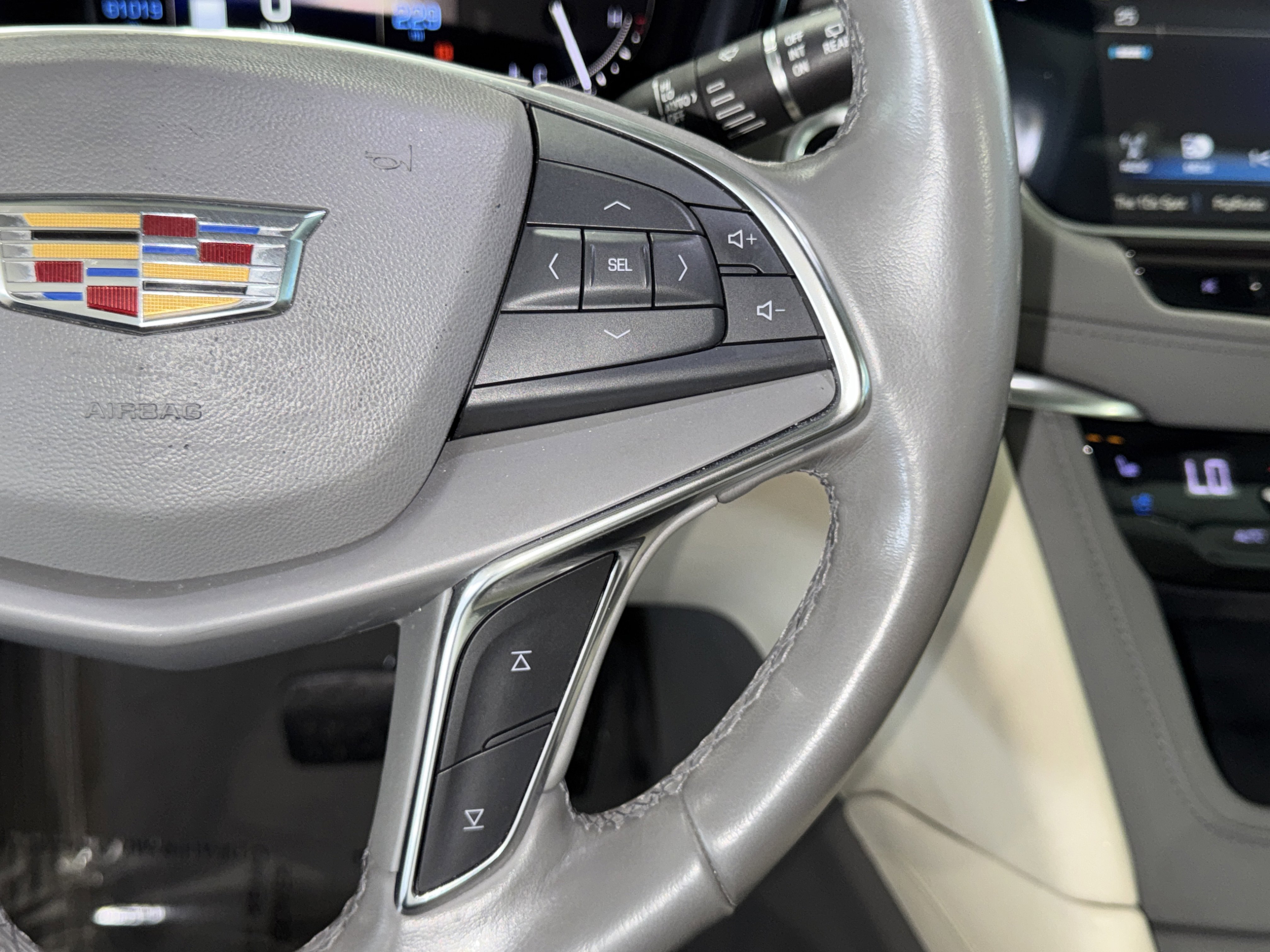 Used 2019 Cadillac XT5 Premium Luxury FWD image 23