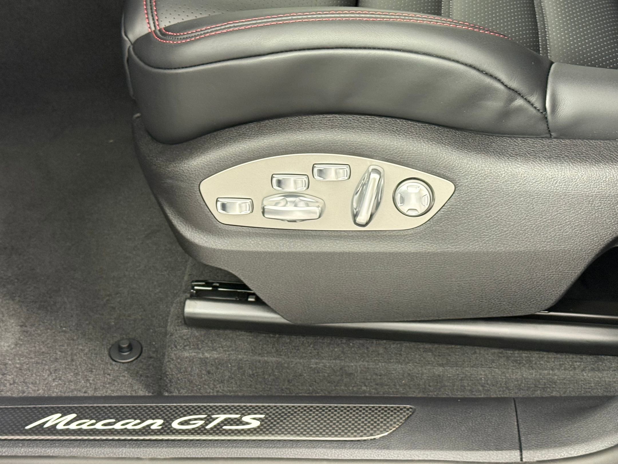 New 2026 Porsche Macan GTS AWD/4WD image 16