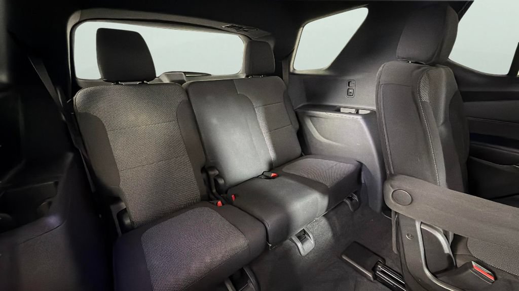 Used 2022 Chevrolet Traverse LT FWD image 31
