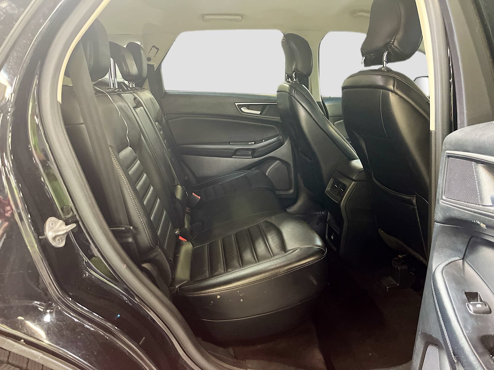 Used 2016 Ford Edge SEL w/ Equipment Group 201A AWD/4WD image 25