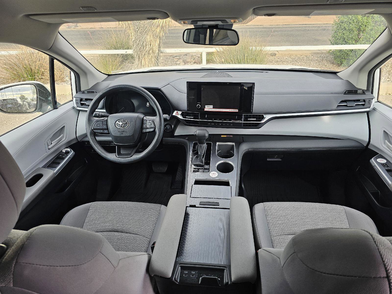 Used 2025 Toyota Sienna LE image 23