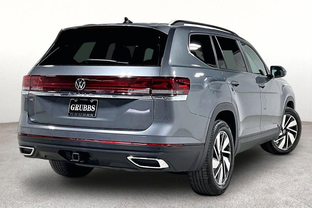Used 2025 Volkswagen Atlas SE image 2