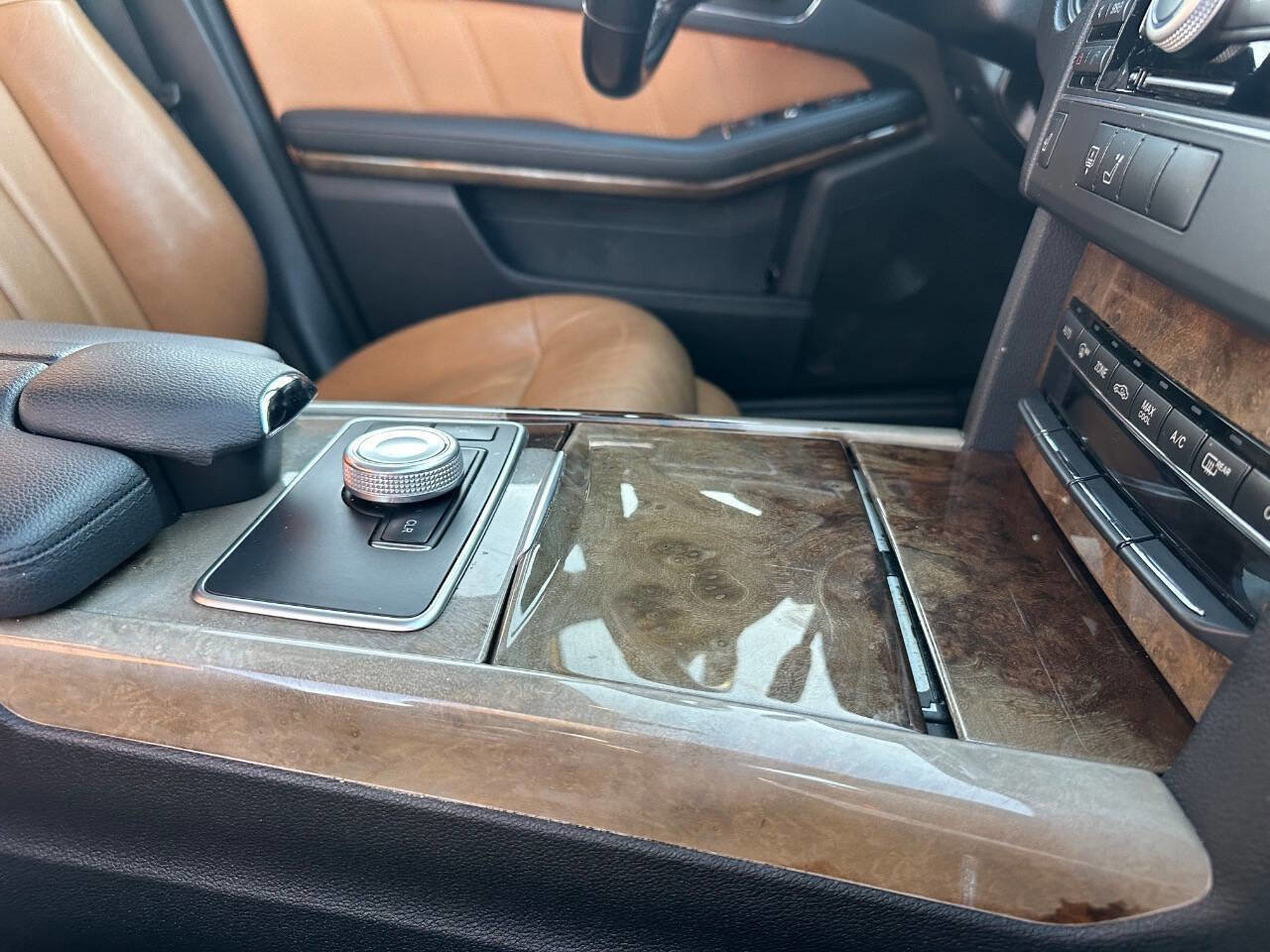 Used 2011 Mercedes-Benz E 350 4MATIC Sedan image 27