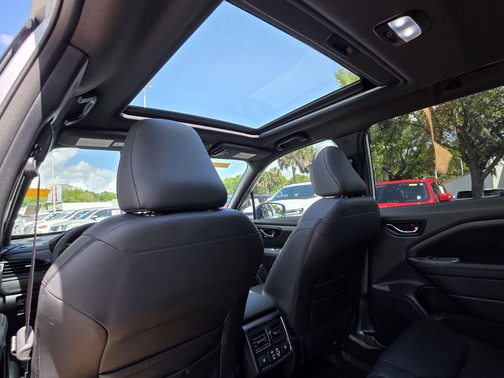 Used 2025 Subaru Forester Touring w/ Touring Package AWD/4WD image 17