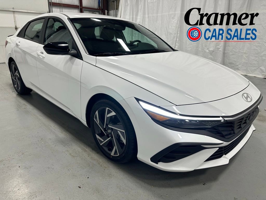 Used 2025 Hyundai Elantra Sport image 1