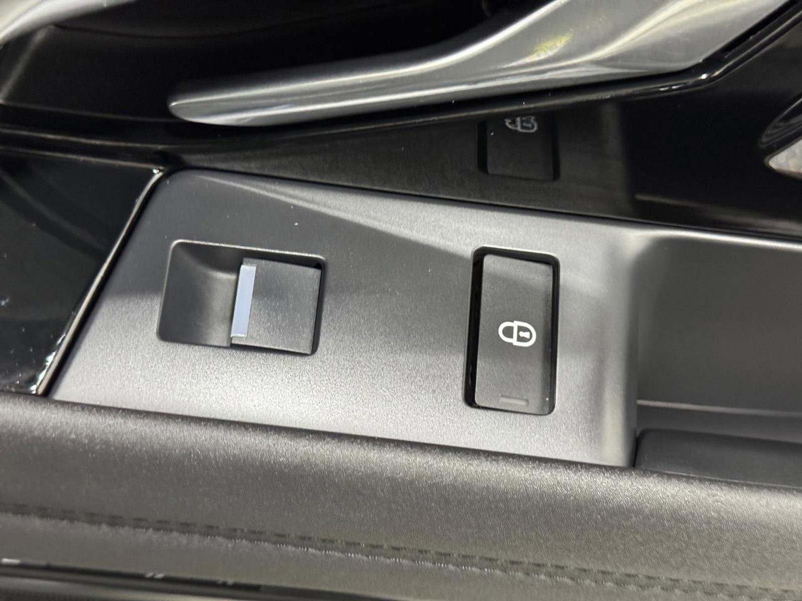 Used 2020 Land Rover Range Rover Evoque S image 21