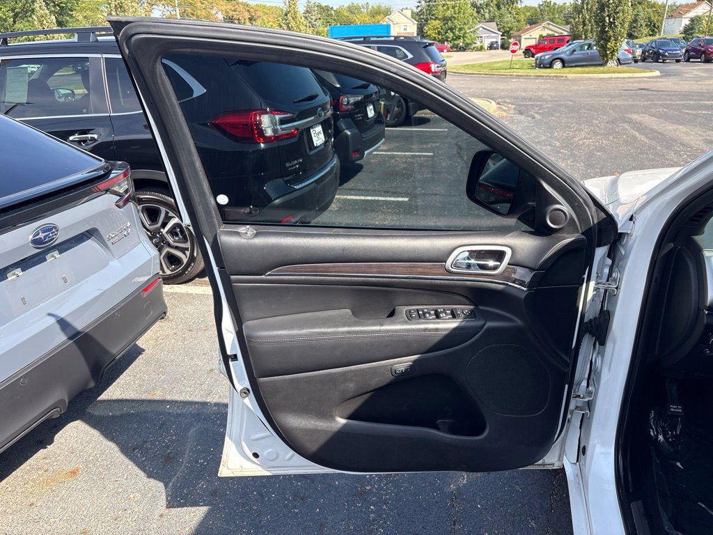 Used 2018 Jeep Grand Cherokee Overland AWD/4WD image 17