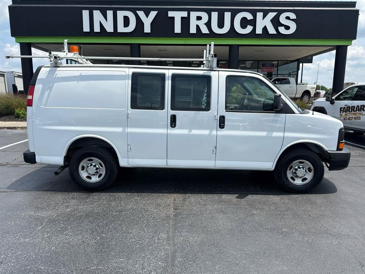 Used 2011 Chevrolet Express 2500 RWD image 1