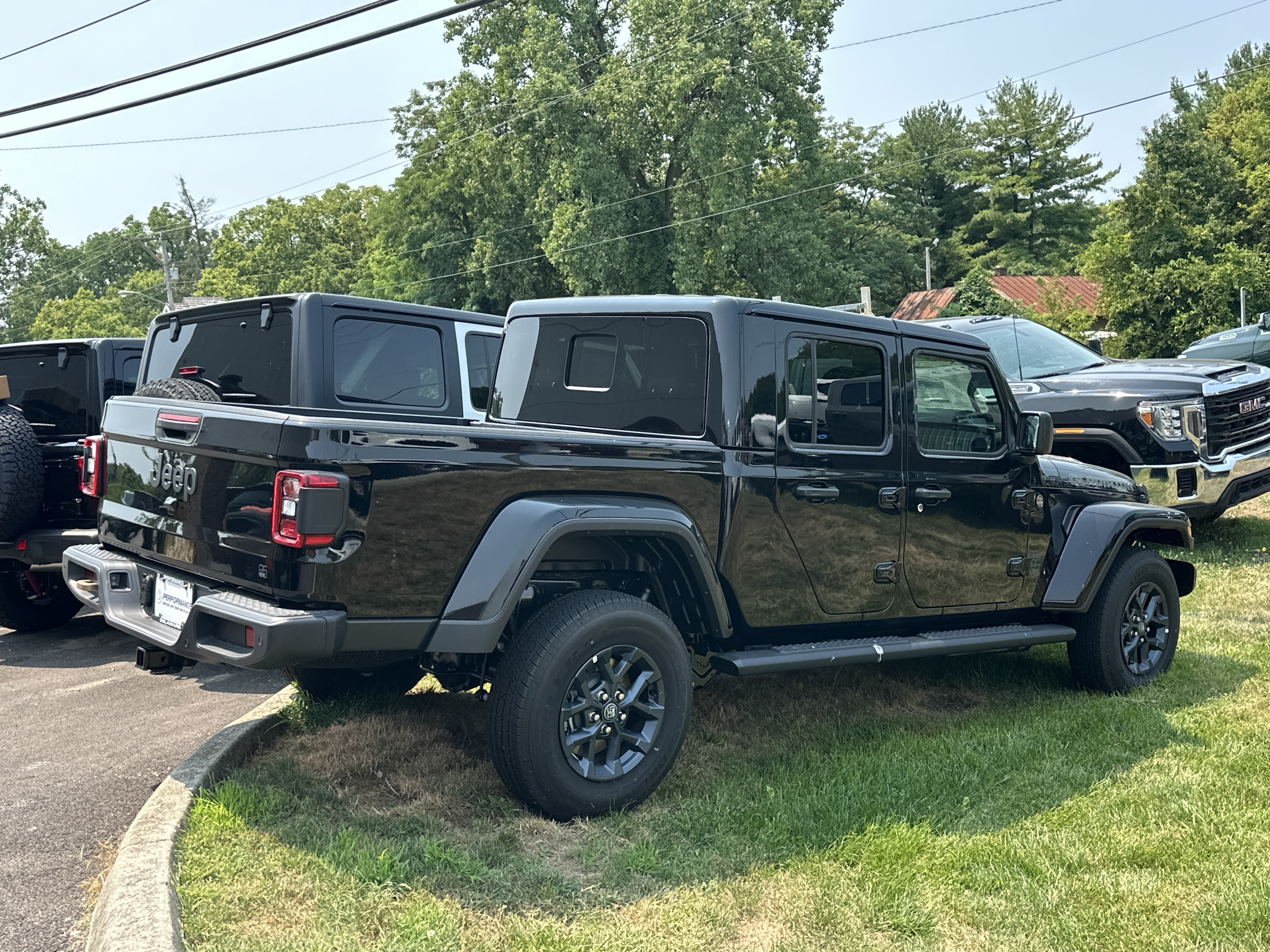 New 2026 Jeep Gladiator Sport AWD/4WD image 18