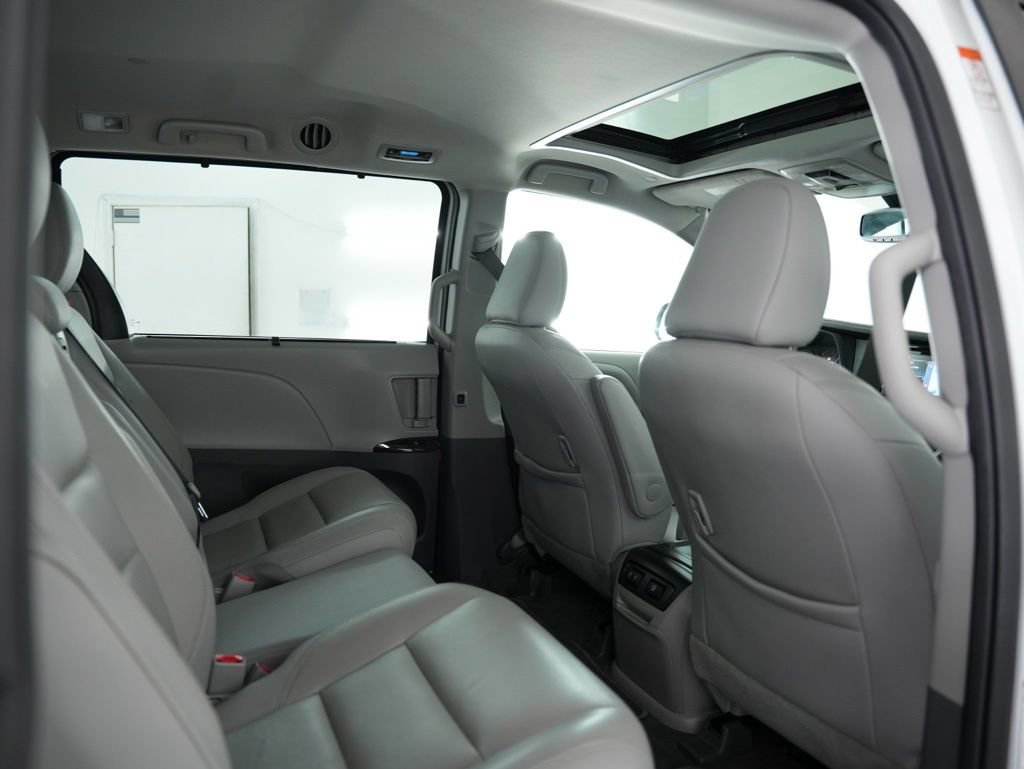 Used 2020 Toyota Sienna XLE w/ XLE Navigation Package FWD image 35