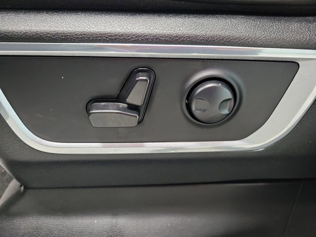 Used 2024 RAM 1500 Laramie AWD/4WD image 29