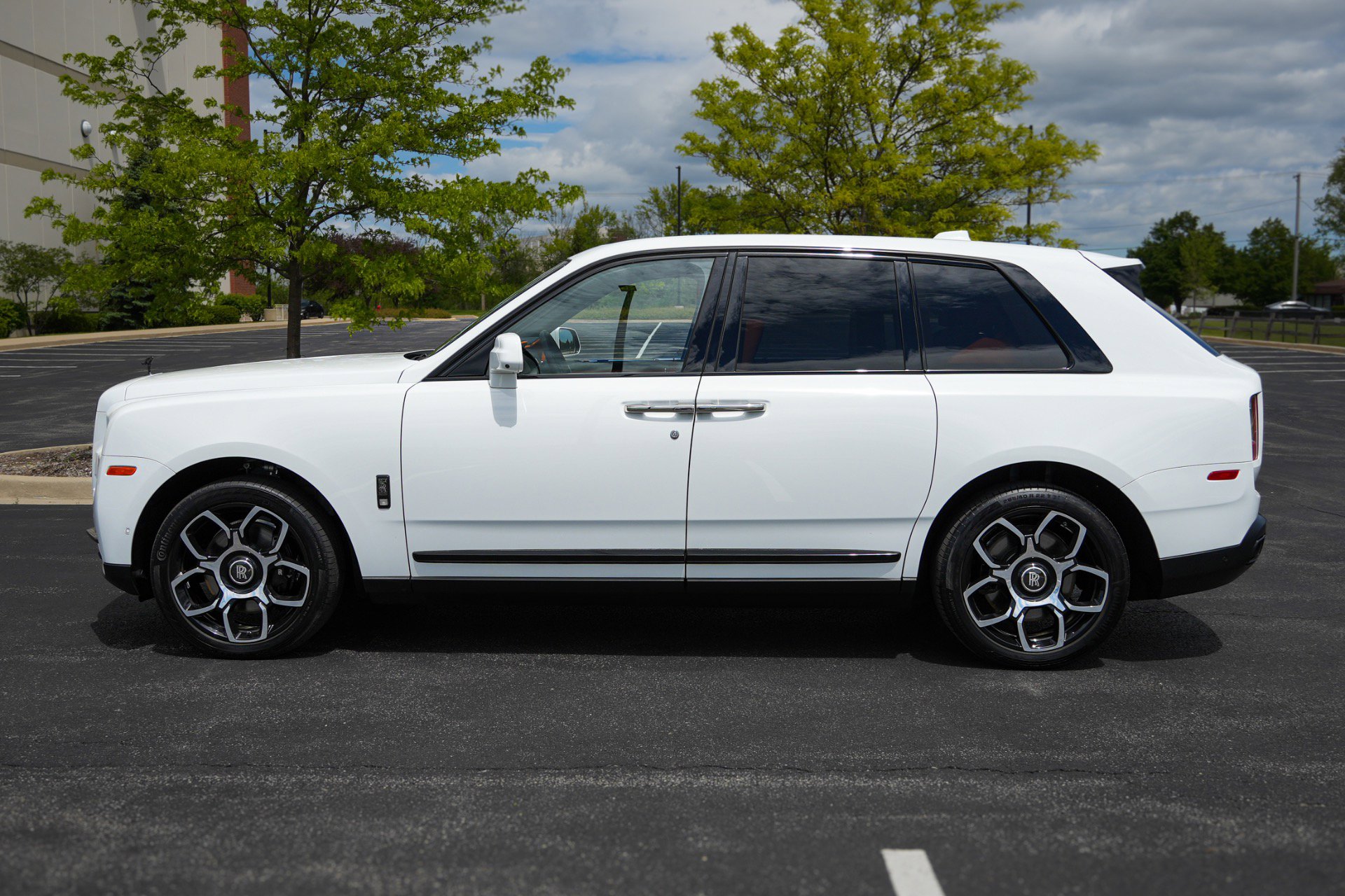 Used 2023 Rolls-Royce Cullinan Black Badge AWD/4WD image 9