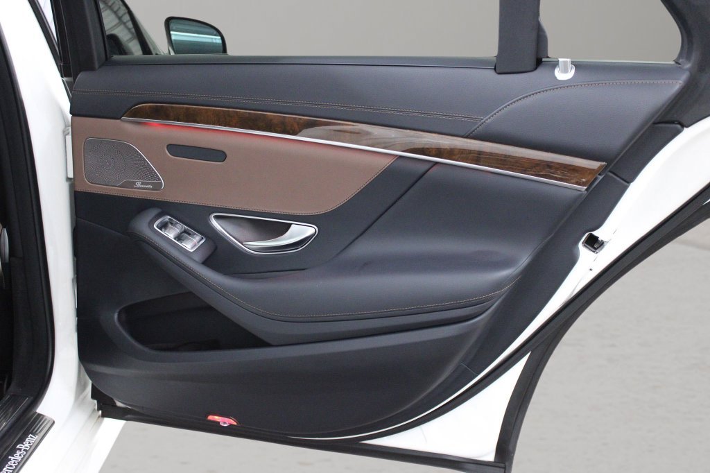 Used 2017 Mercedes-Benz S 550 Sedan image 29