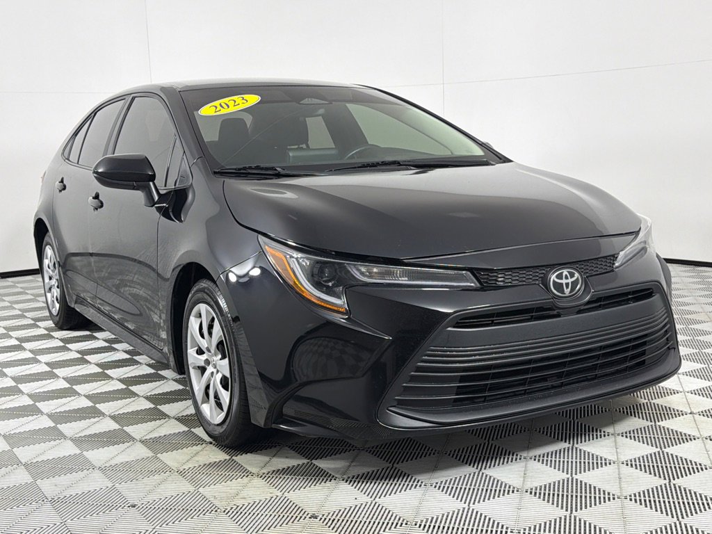 Used 2023 Toyota Corolla LE image 3