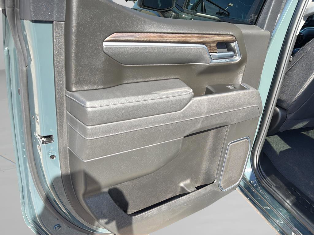 Used 2025 Chevrolet Silverado 1500 LT image 15