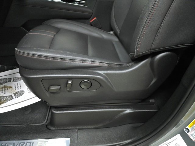 Used 2025 Chevrolet Suburban RST image 17