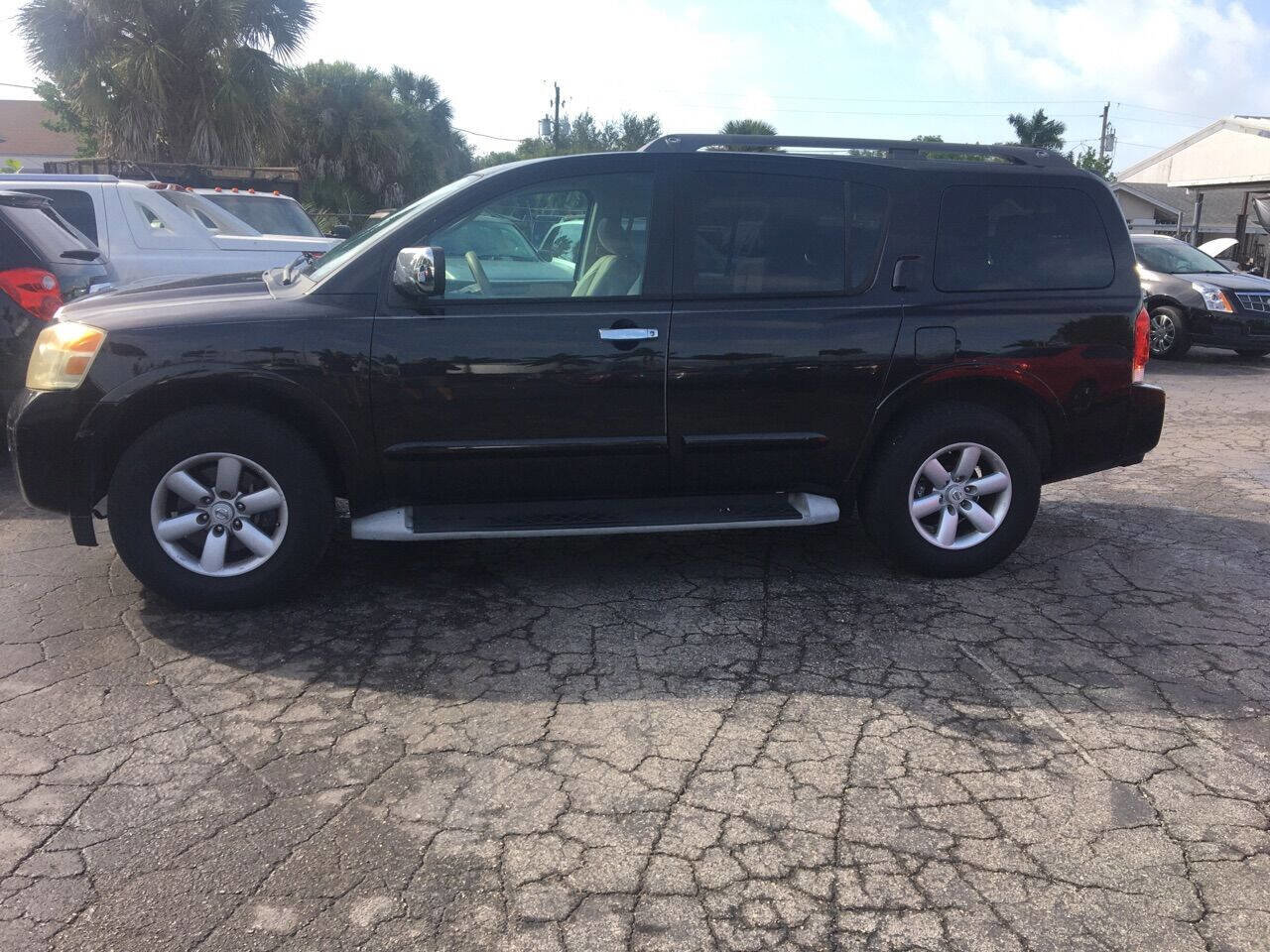Used 2011 Nissan Armada SV image 1