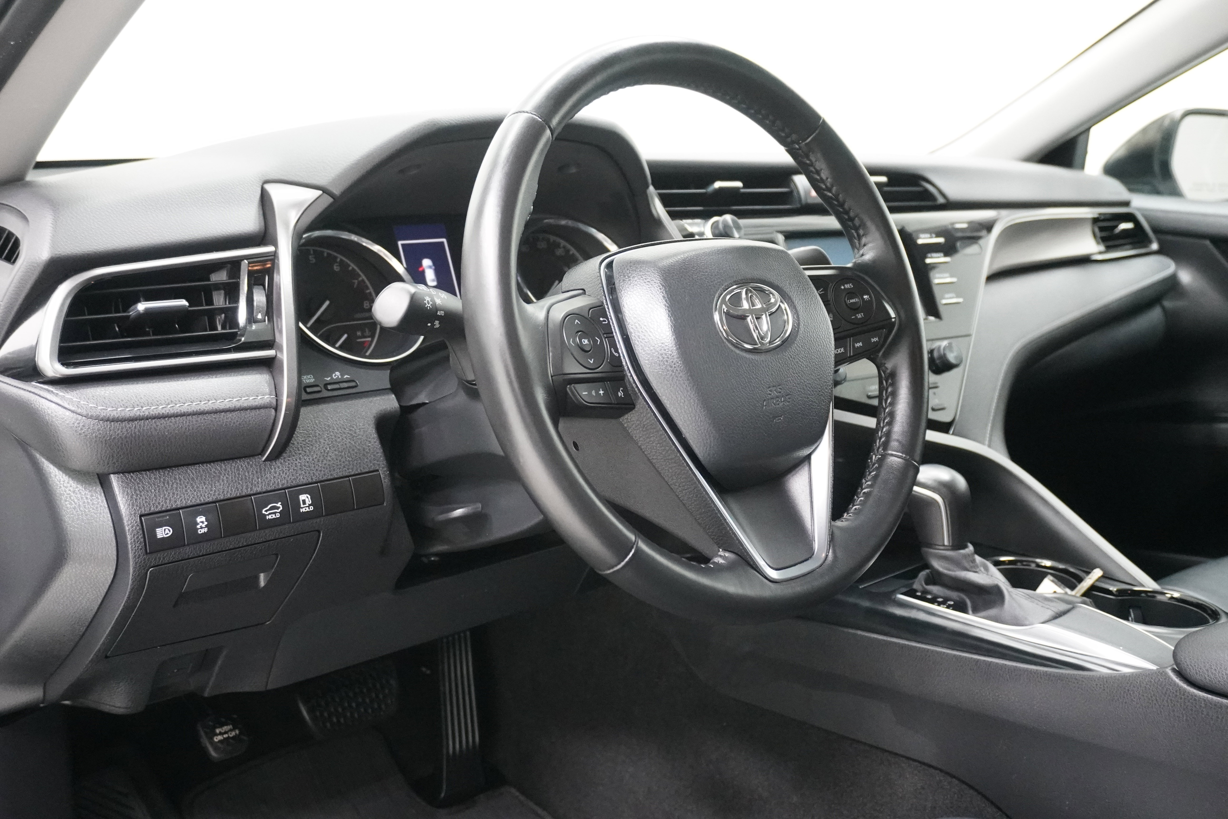 Used 2020 Toyota Camry SE FWD image 9