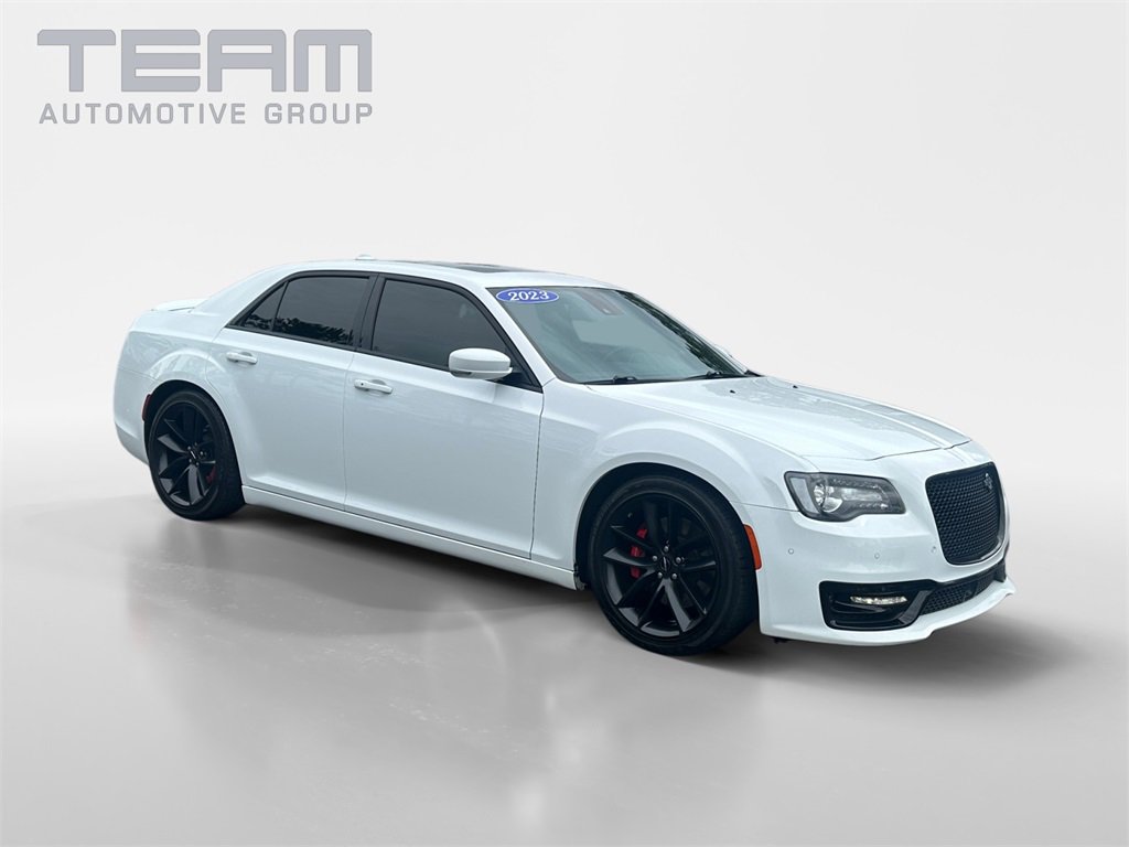 Certified 2023 Chrysler 300 C image 1