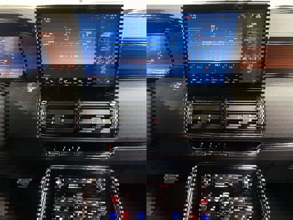 Used 2024 Lincoln Navigator L Premiere image 24