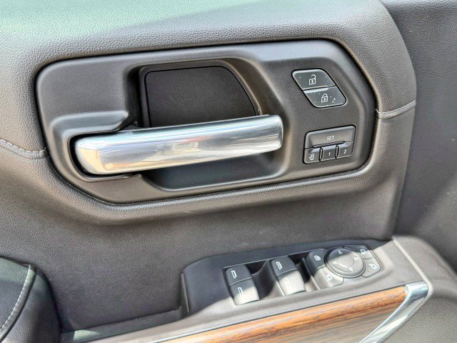 Used 2019 Chevrolet Silverado 1500 High Country w/ Technology Package AWD/4WD image 16